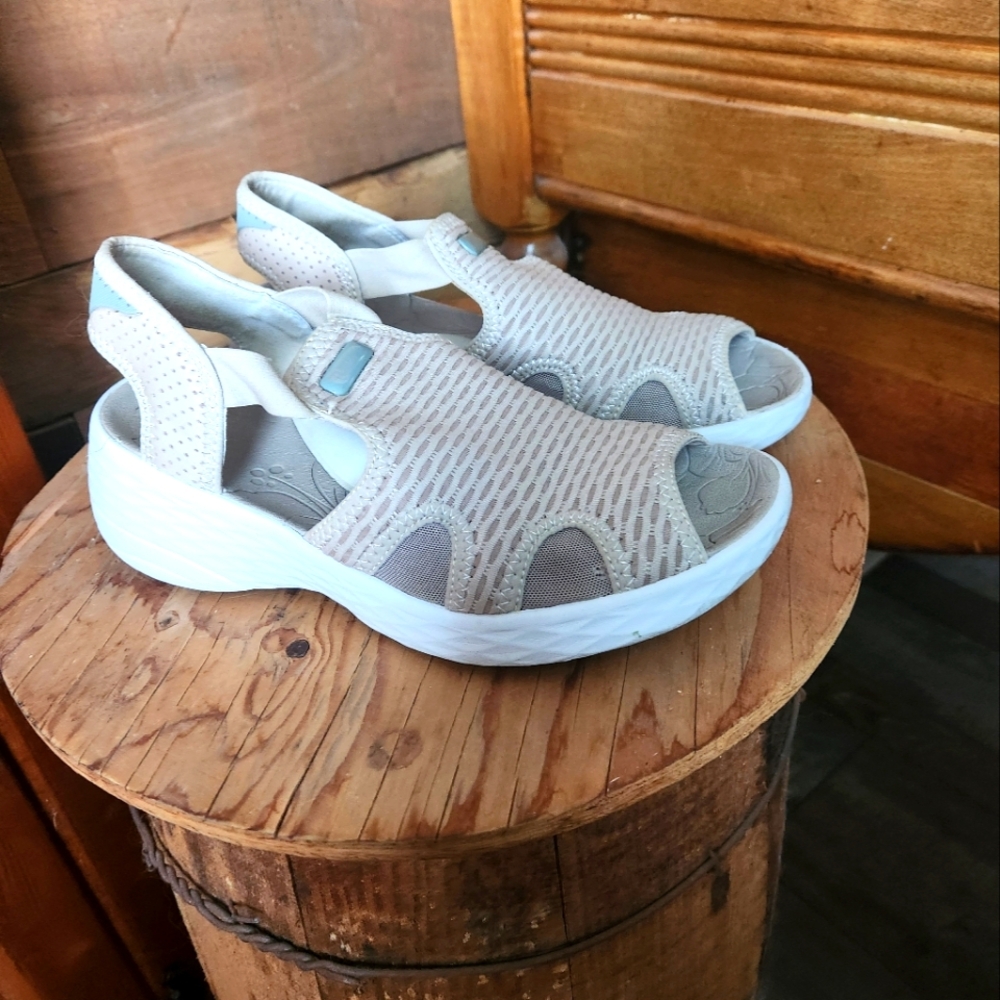BZEES DREAM WEDGE SANDALS- see description for sizing